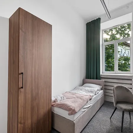 Hostel Zdz Krolewska 15 *