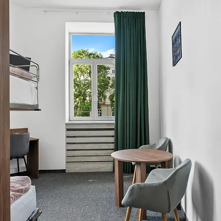 Zdz Krolewska 15 Hostel