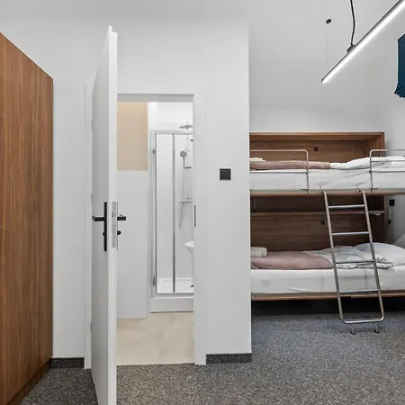 Zdz Krolewska 15 Hostel